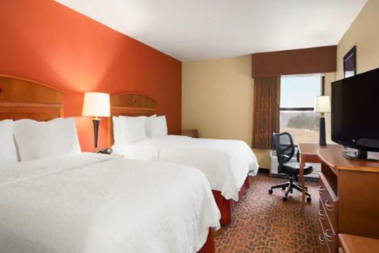 Hampton Inn Wichita-East Exterior foto